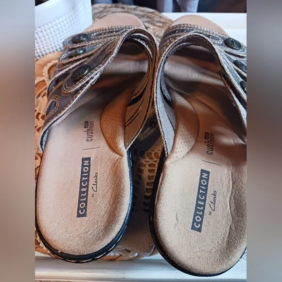 Clarks Collection Slide Sandals Womens 6M EUC Metallic Velcro Soft Cushion - Picture 5 of 11